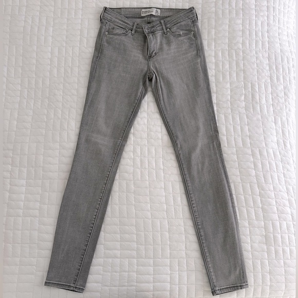 Abercrombie & Fitch Jeans - Picture 1 of 3